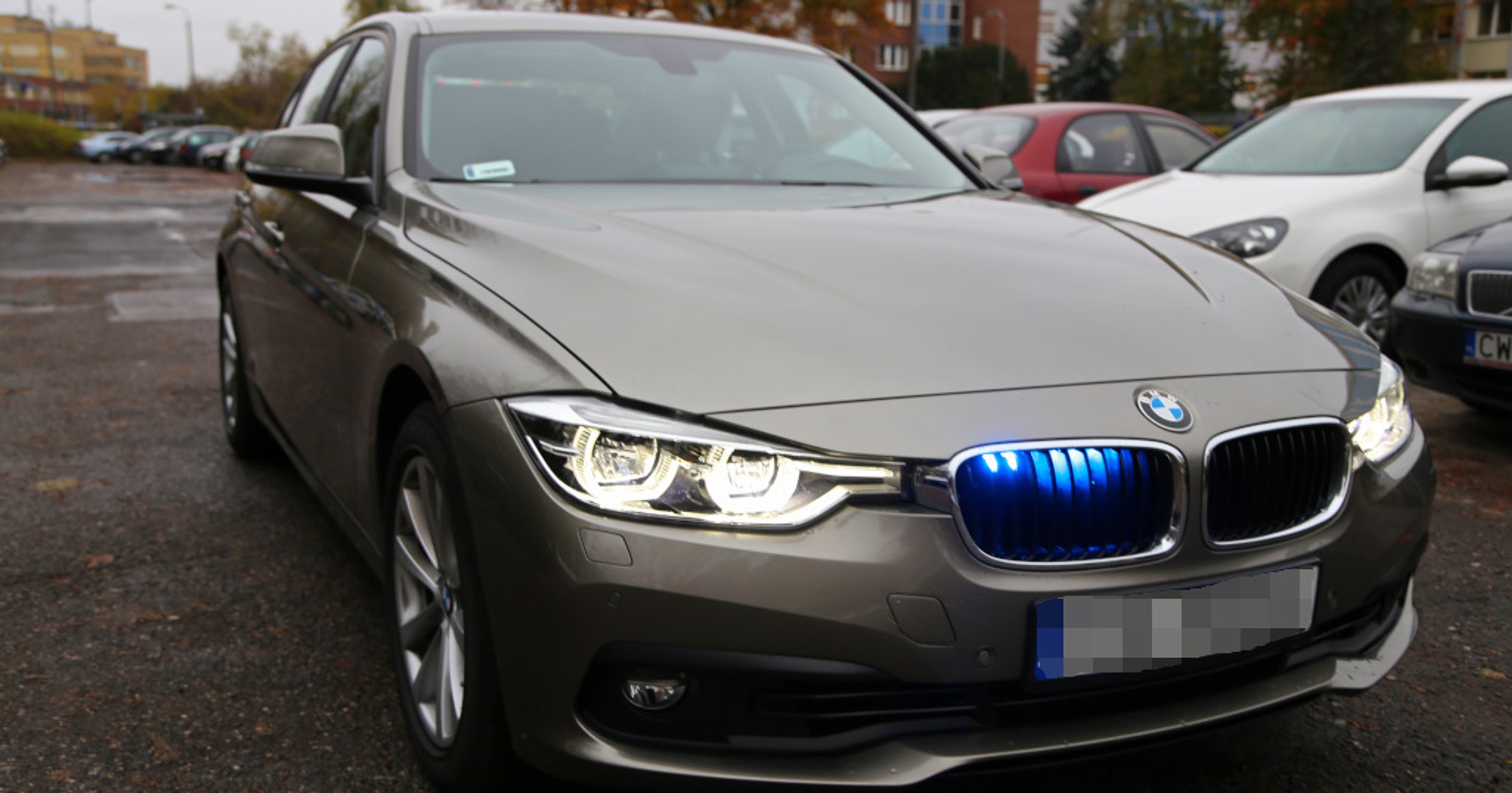 Przód nieoznakowanego radiowozu