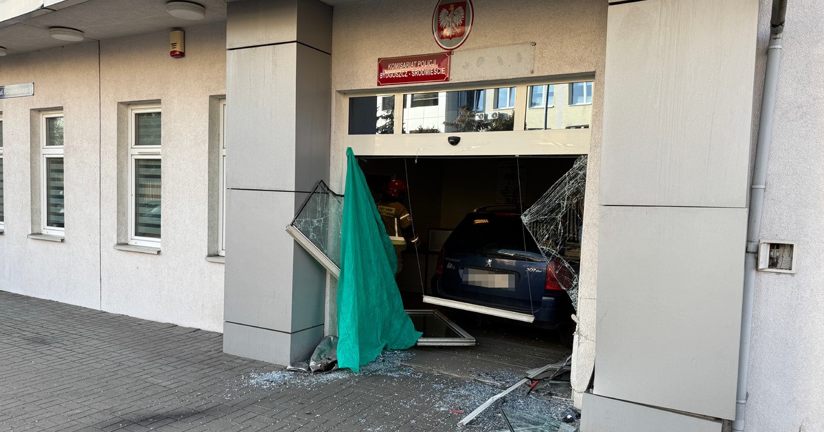 Wjechał do komisariatu policji w Bydgoszczy
