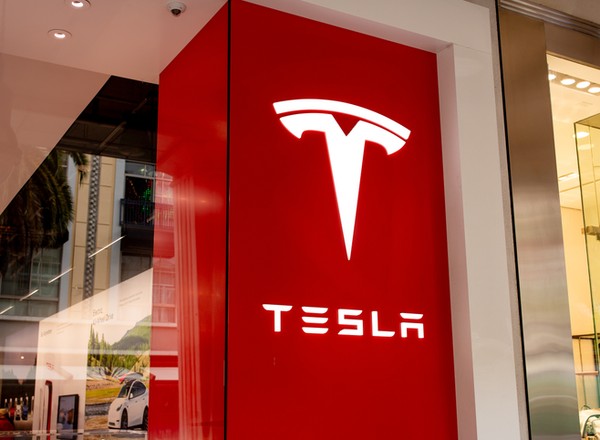 Tesla na prostej drodze do upadku. To nie tylko efekt działań Elona Muska