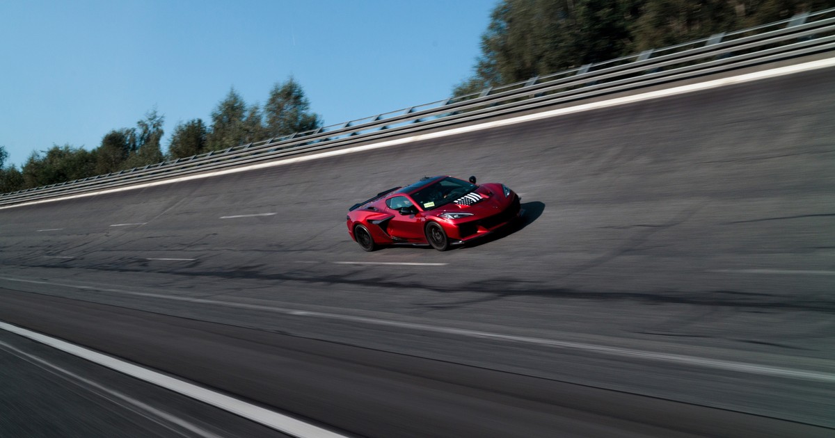  Chevrolet Corvette ZR1 rozpędził się do 375 km/h Za kierownicą siedział prezes GM