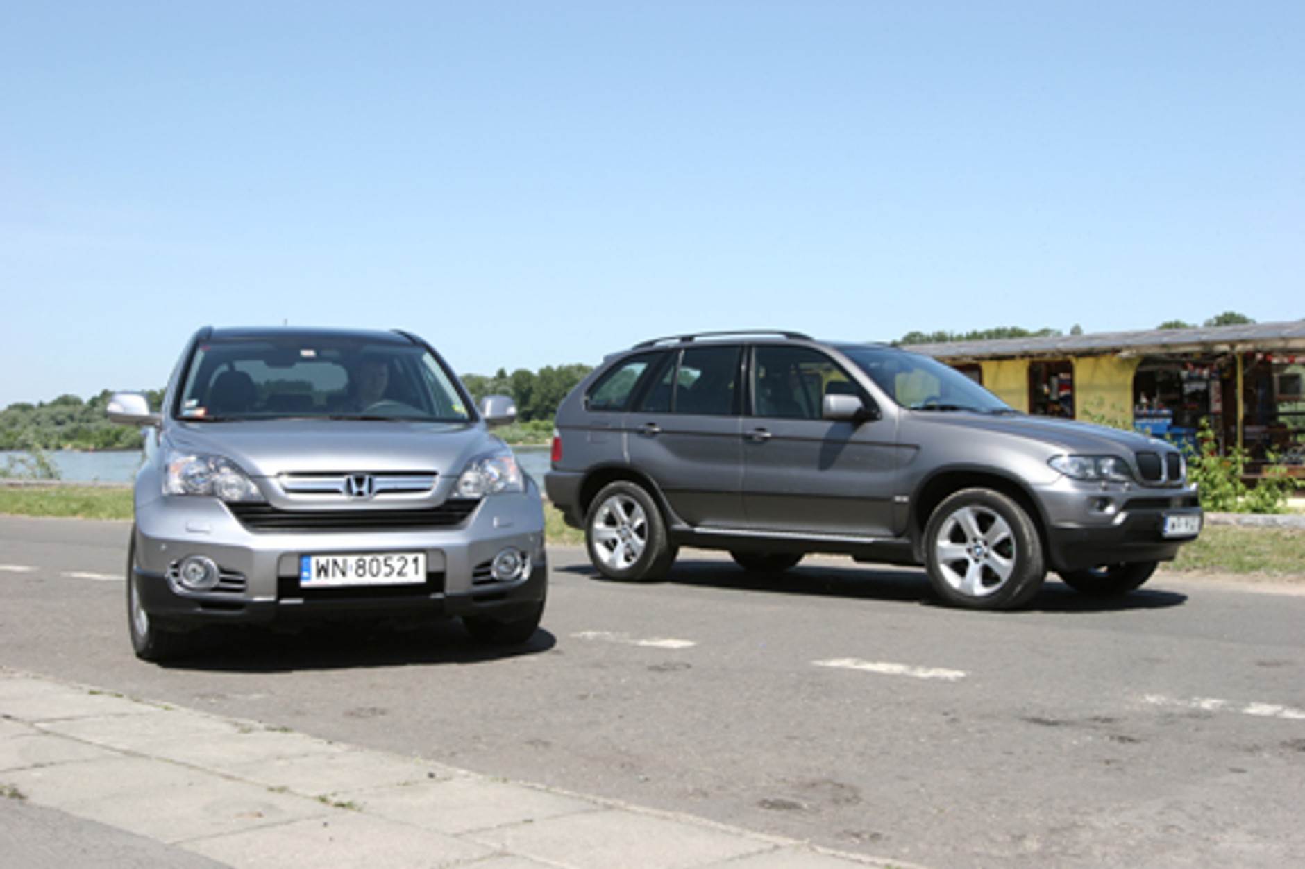 Nowy czy używany - Honda CR-V kontra BMW X5
