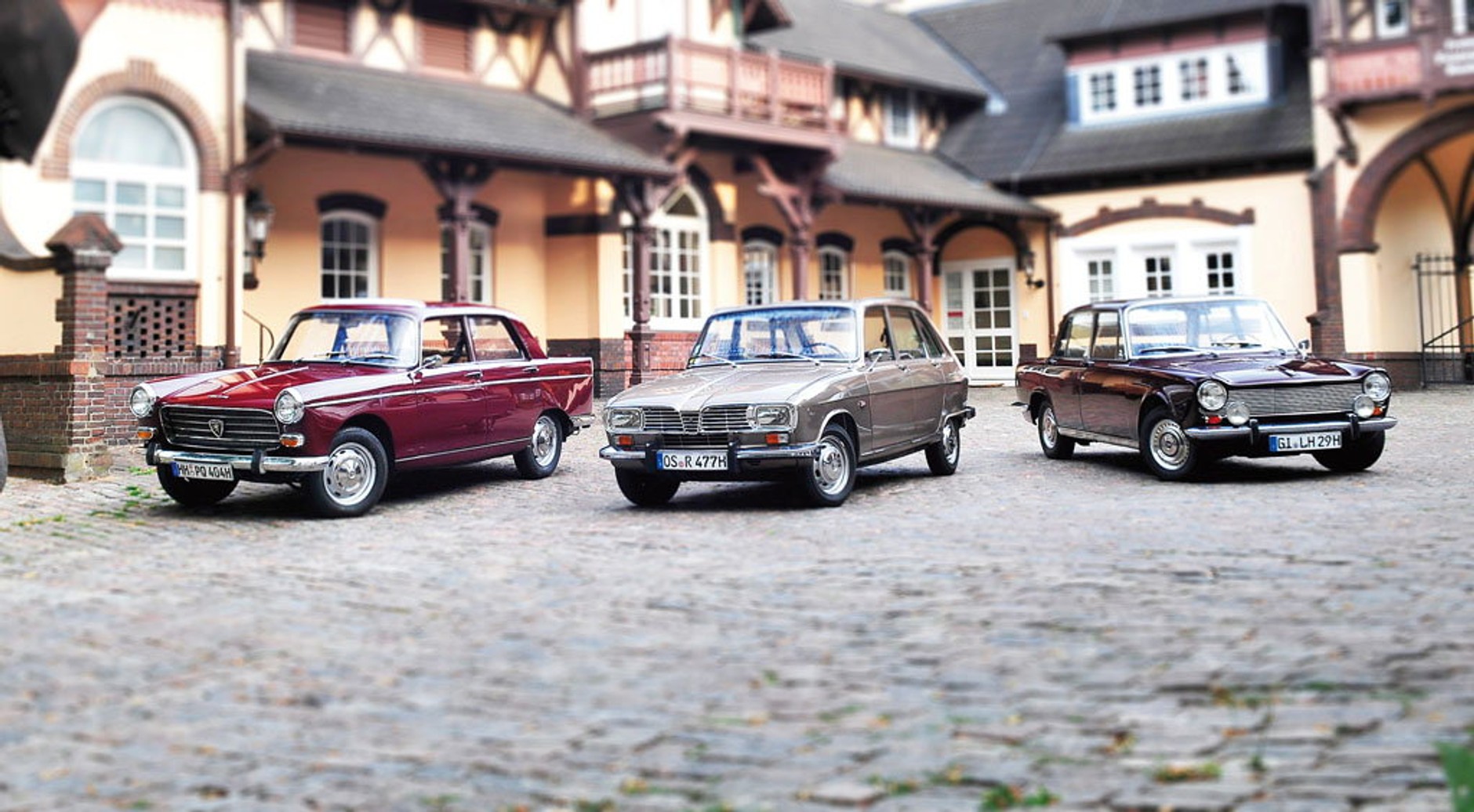 Trzy francuskie limuzyny na puszystym cieście