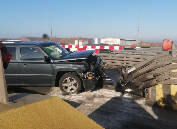 Patrol ITD zobaczył rozpędzonego Jeepa na A4. Nic nie mogli zrobić