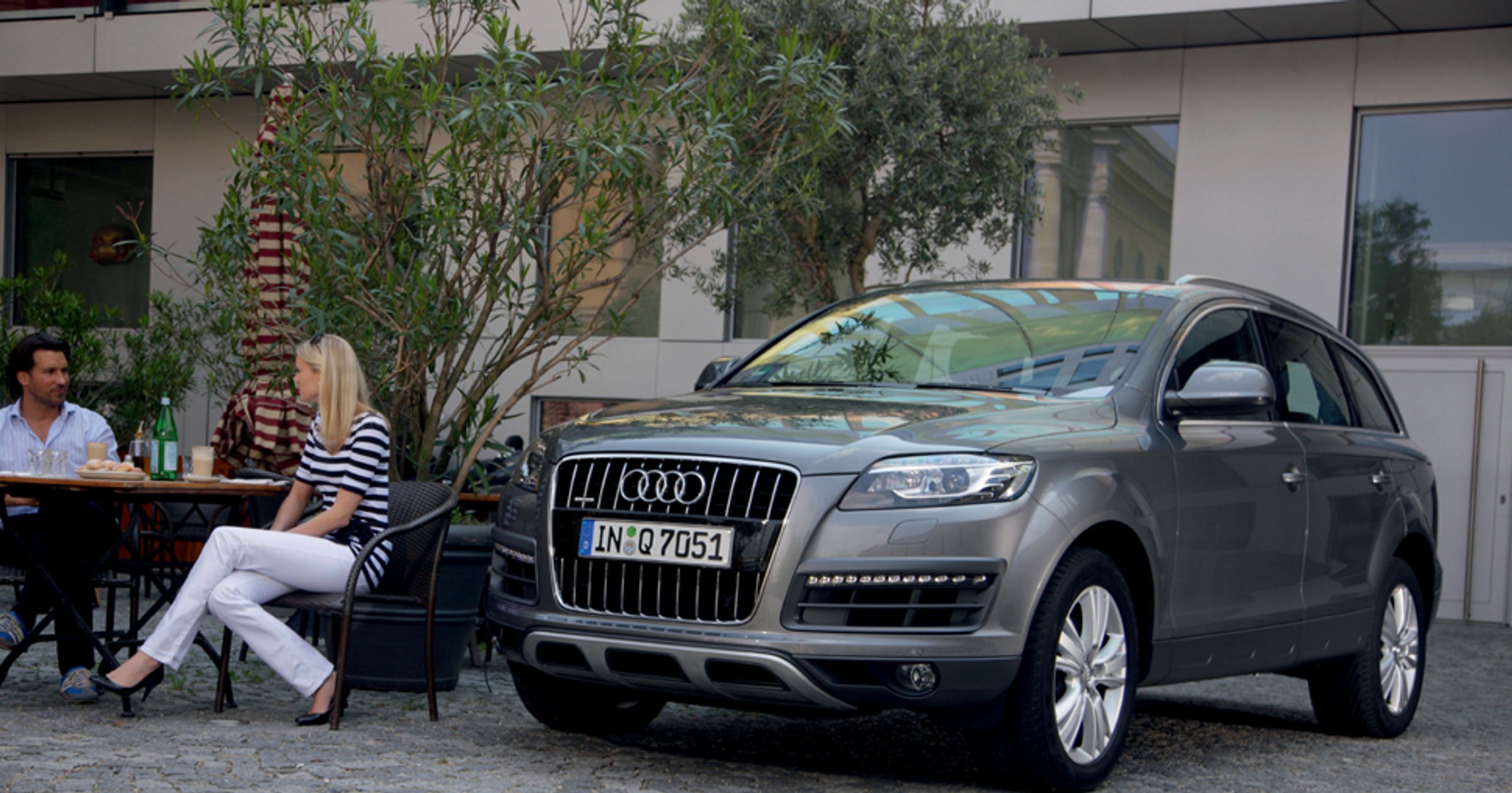 Nowe Audi Q7 - Więcej chromu i mocy (Wideo)