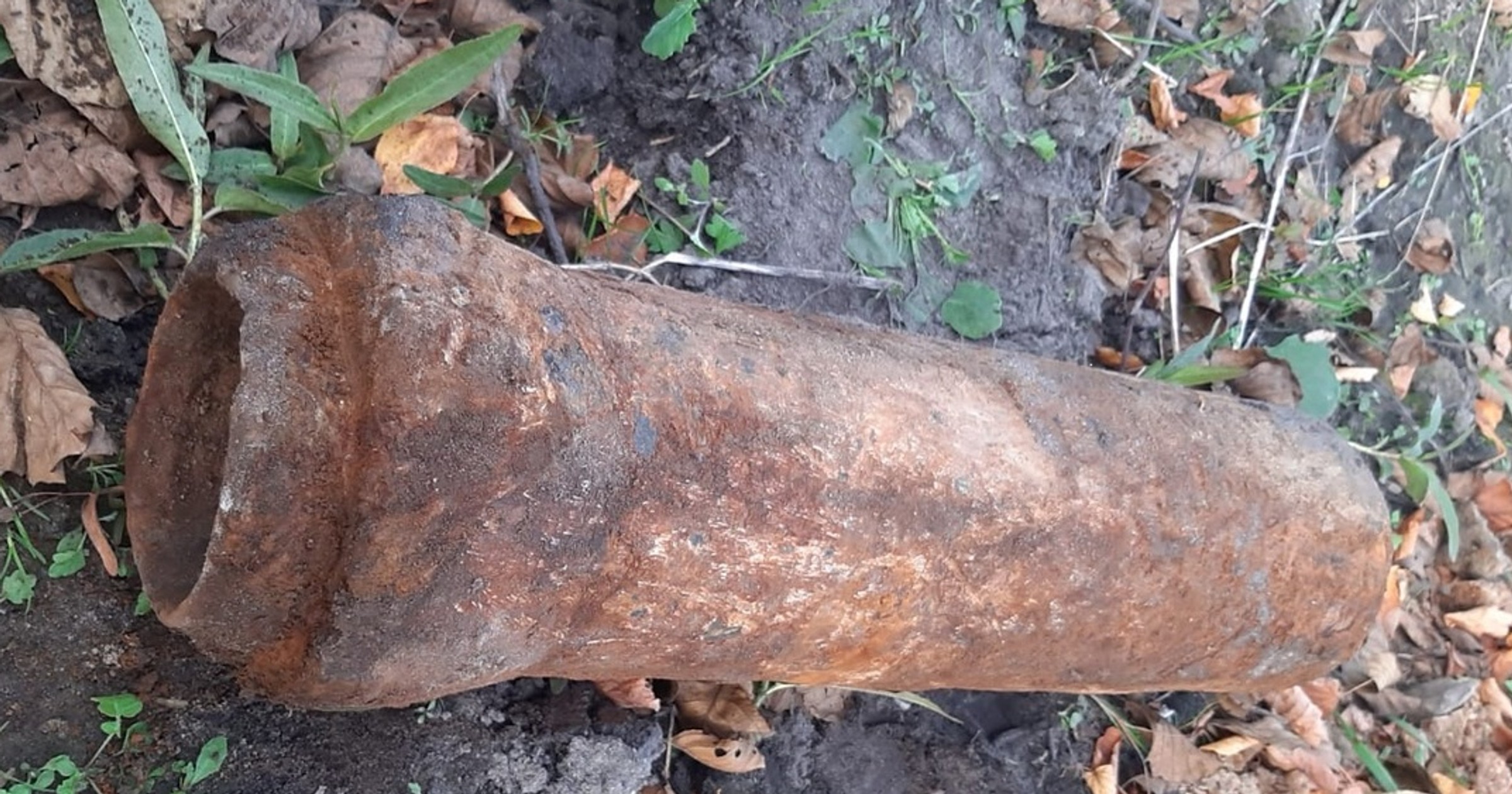 Podczas remontu drogi odnaleziono silnik pocisku rakietowego