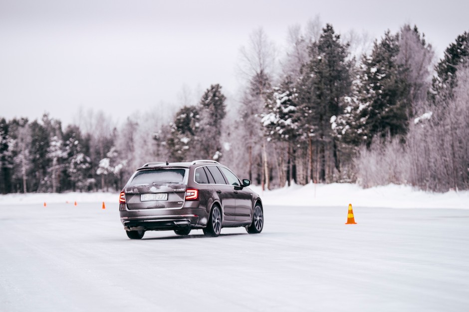 Skoda 4x4 – jazda na lodzie i śniegu