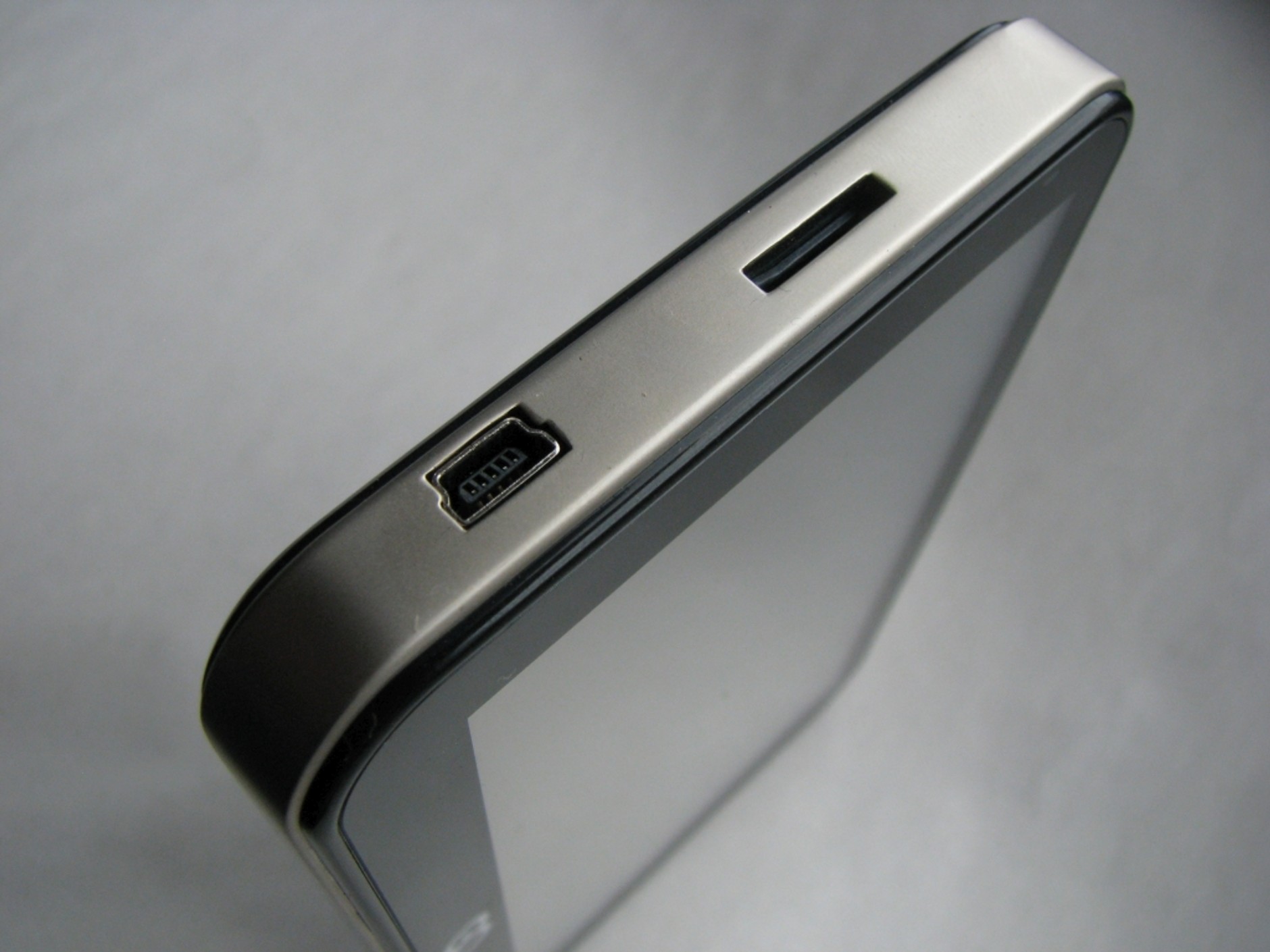 Goclever Navio 5070 wyposażono w czytnik kart pamięci microSDHC.