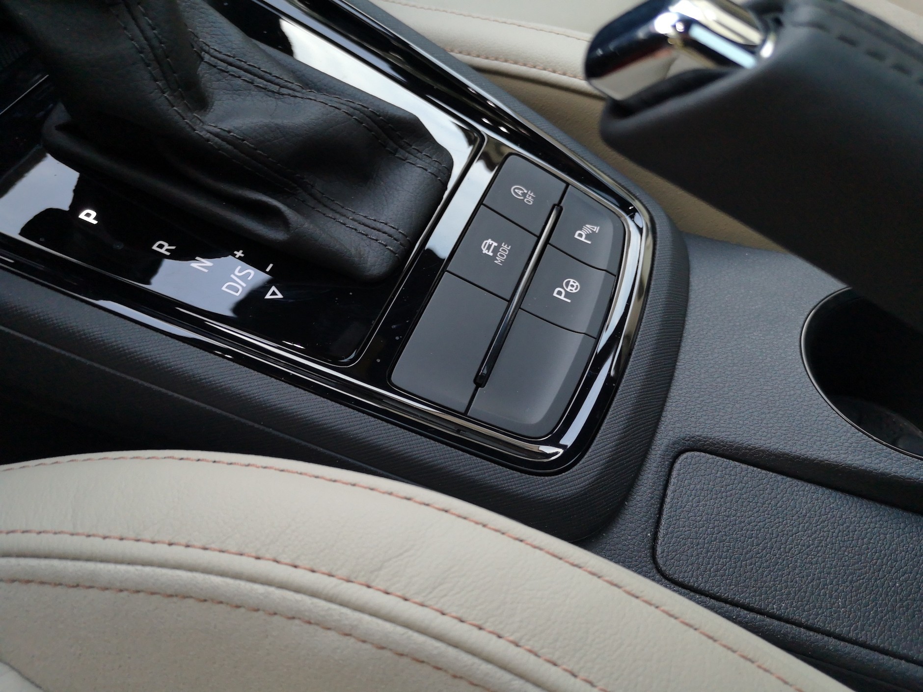 Skoda Scala Style 1.5 TSI: sterowanie wybranymi elementami wyposażenia pod ręką kierowcy