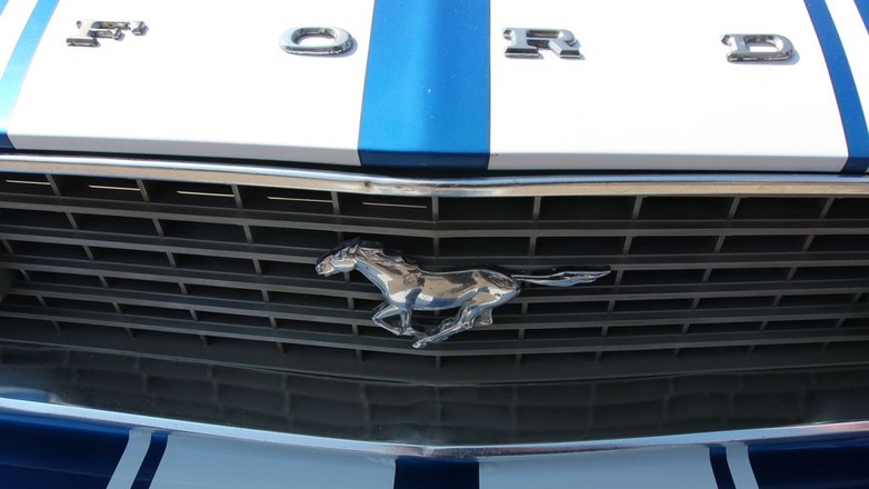 10. Zlot Fordów Mustangów w Warszawie