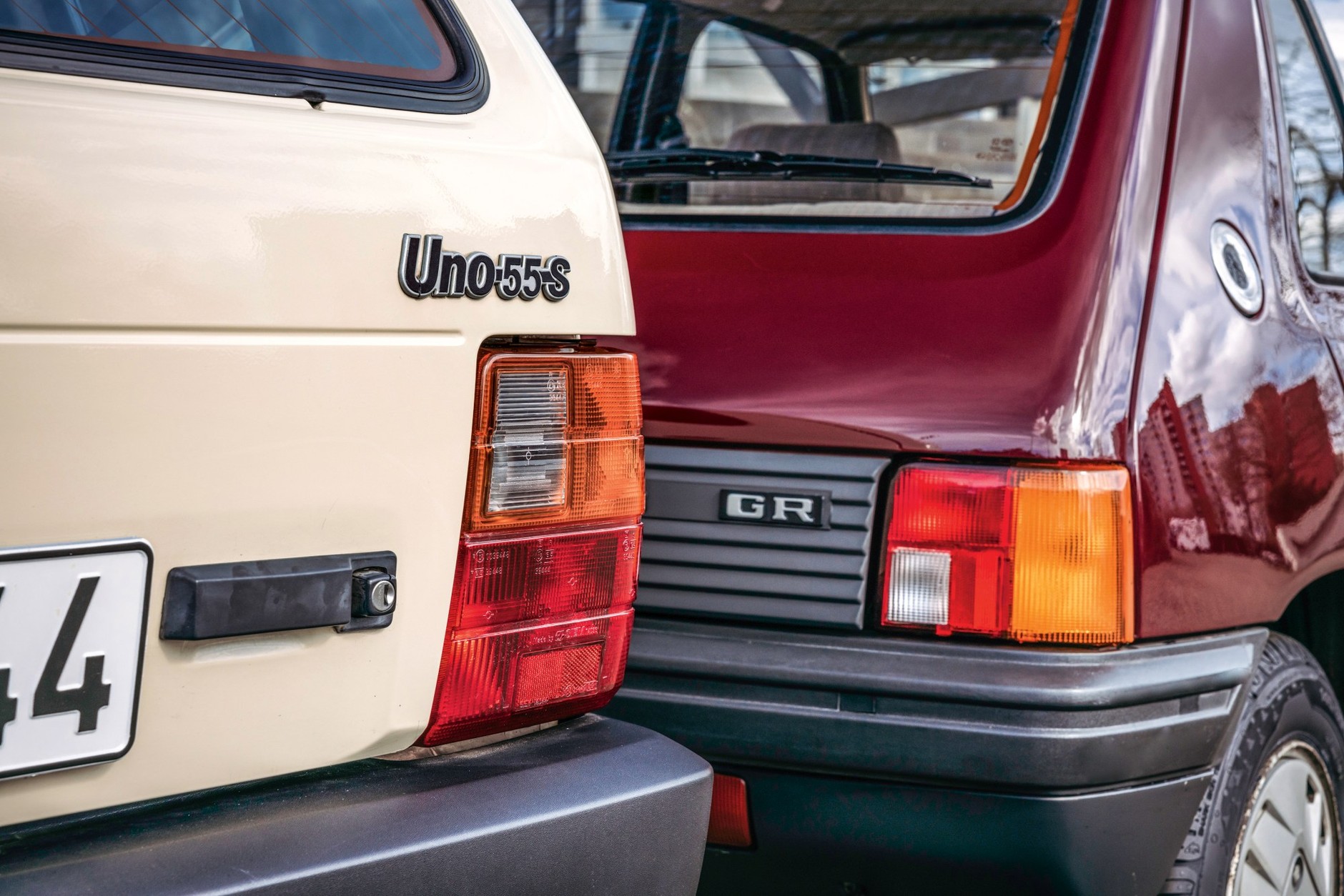 Kanciasty Fiat, zaokrąglony Peugeot: Uno i 205-tka pochodzą z czasów, w których auta mocno się od siebie różniły. Co je łączy? Prosta, ale w żadnym wypadku nieprostacka konstrukcja.