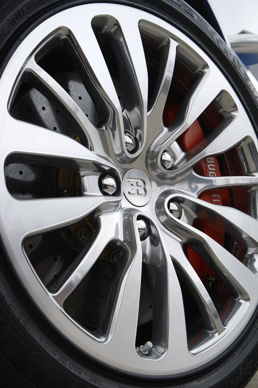Genewa 2009: Bugatti Veyron Bleu Centenaire – stulecie w niebieskim