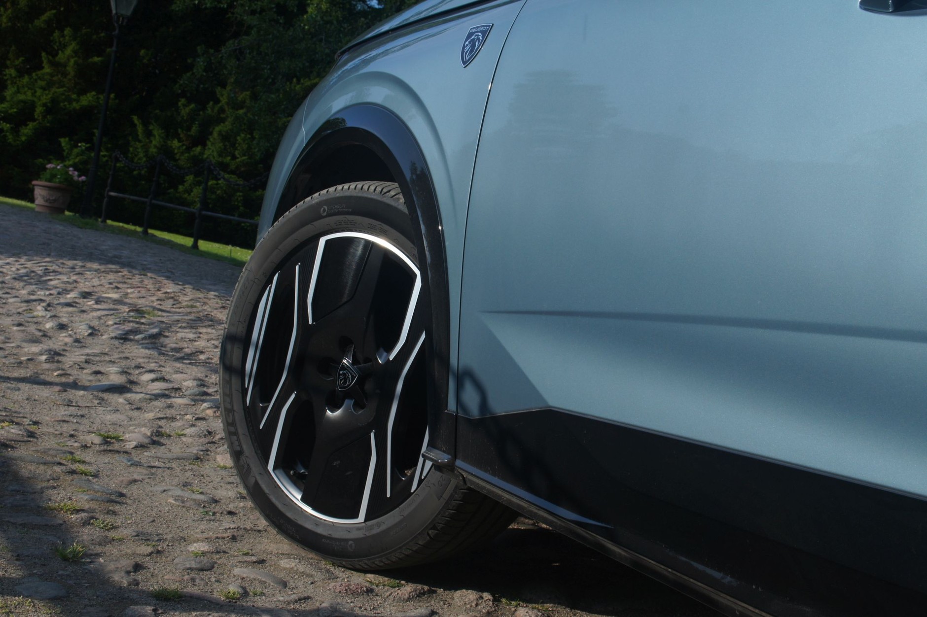 Peugeot E-5008 w pierwszym teście