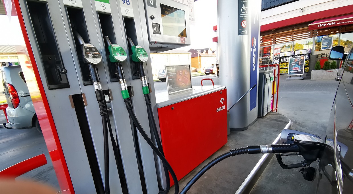 Ile można zaoszczędzić na zniżkach na stacjach Orlen dla księży, na KDR i innych?