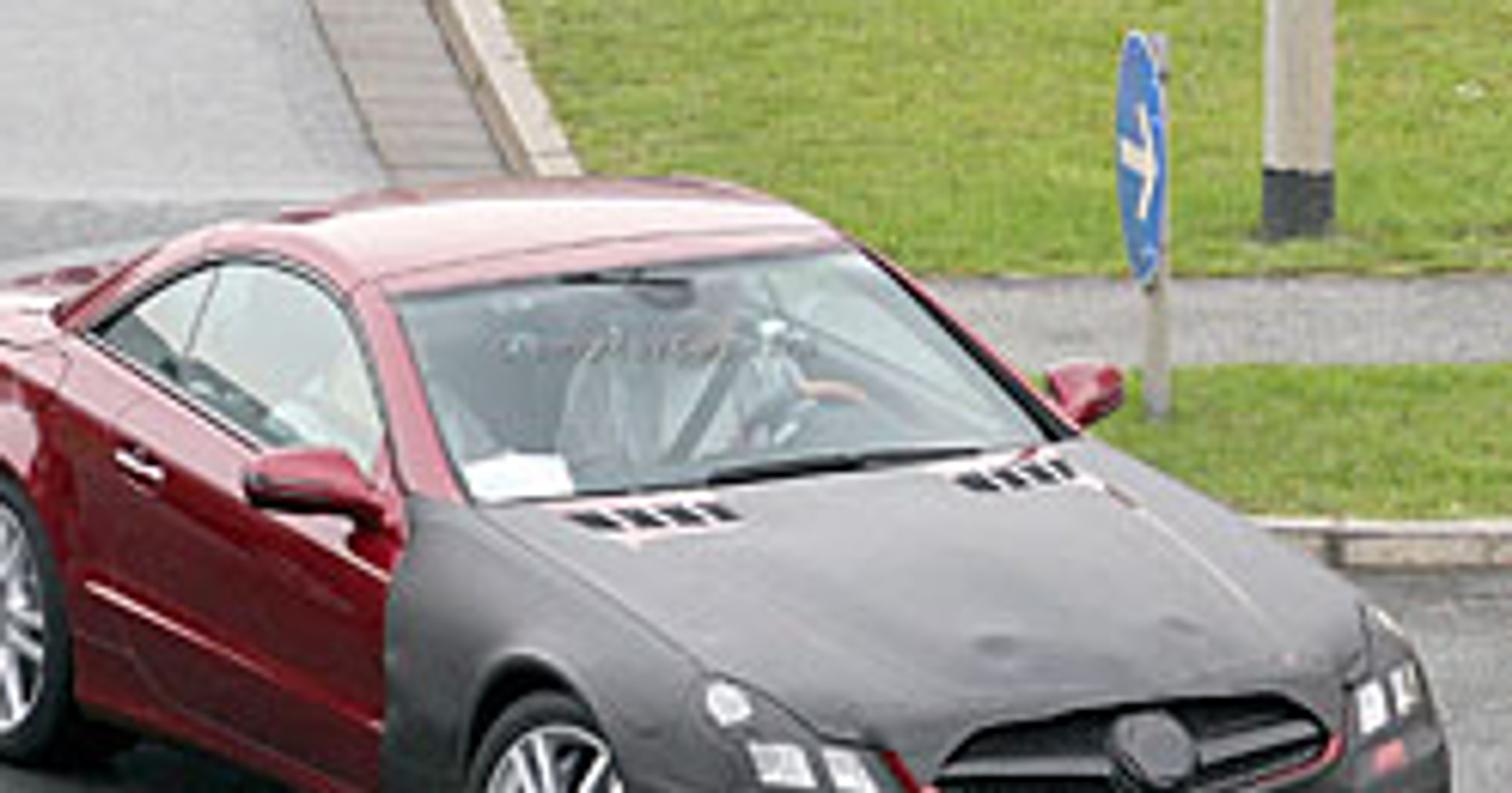 Zdjęcia szpiegowskie: Podstawowy lifting dla Mercedesa-Benz SL