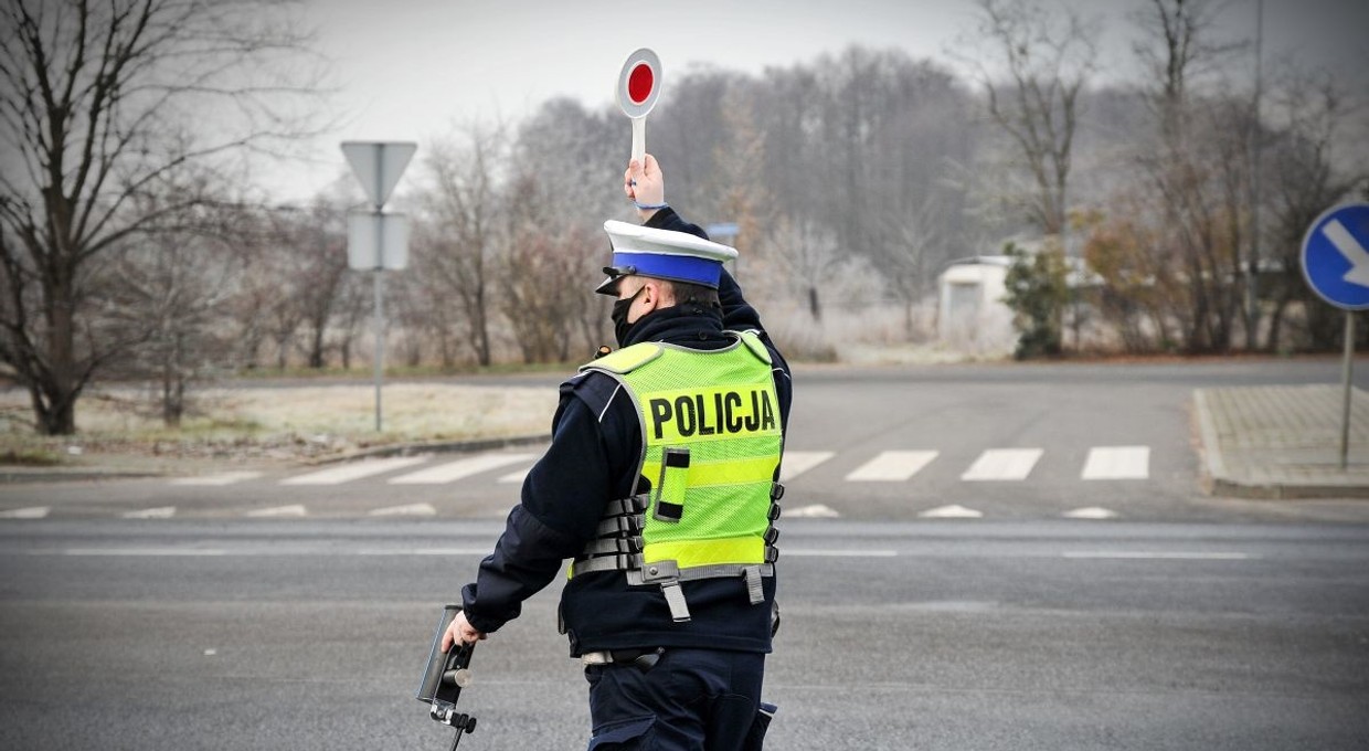 Artykuł 38 KW zmienia surowy mandat na ekstremalny. Jak to działa i od którego momentu kierowca powinien się bać?