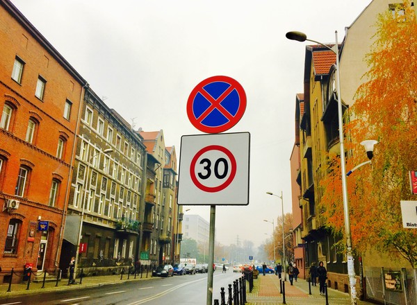 Kiedy 50 km/h to za szybko – oto efekty obniżenia prędkości w mieście