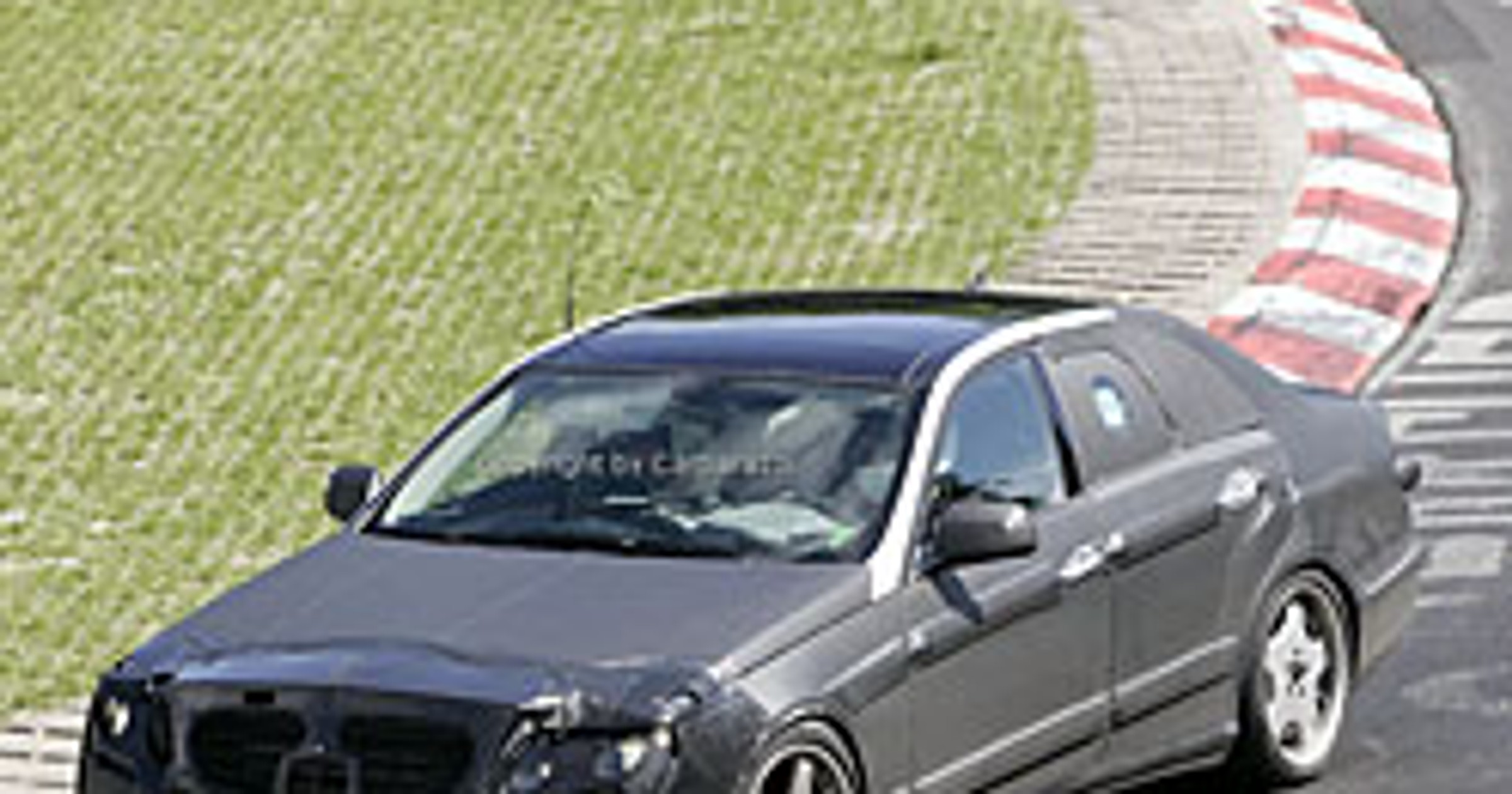 Zdjęcia szpiegowskie: Mercedes-Benz E Klasa - karuzela kręci się dalej