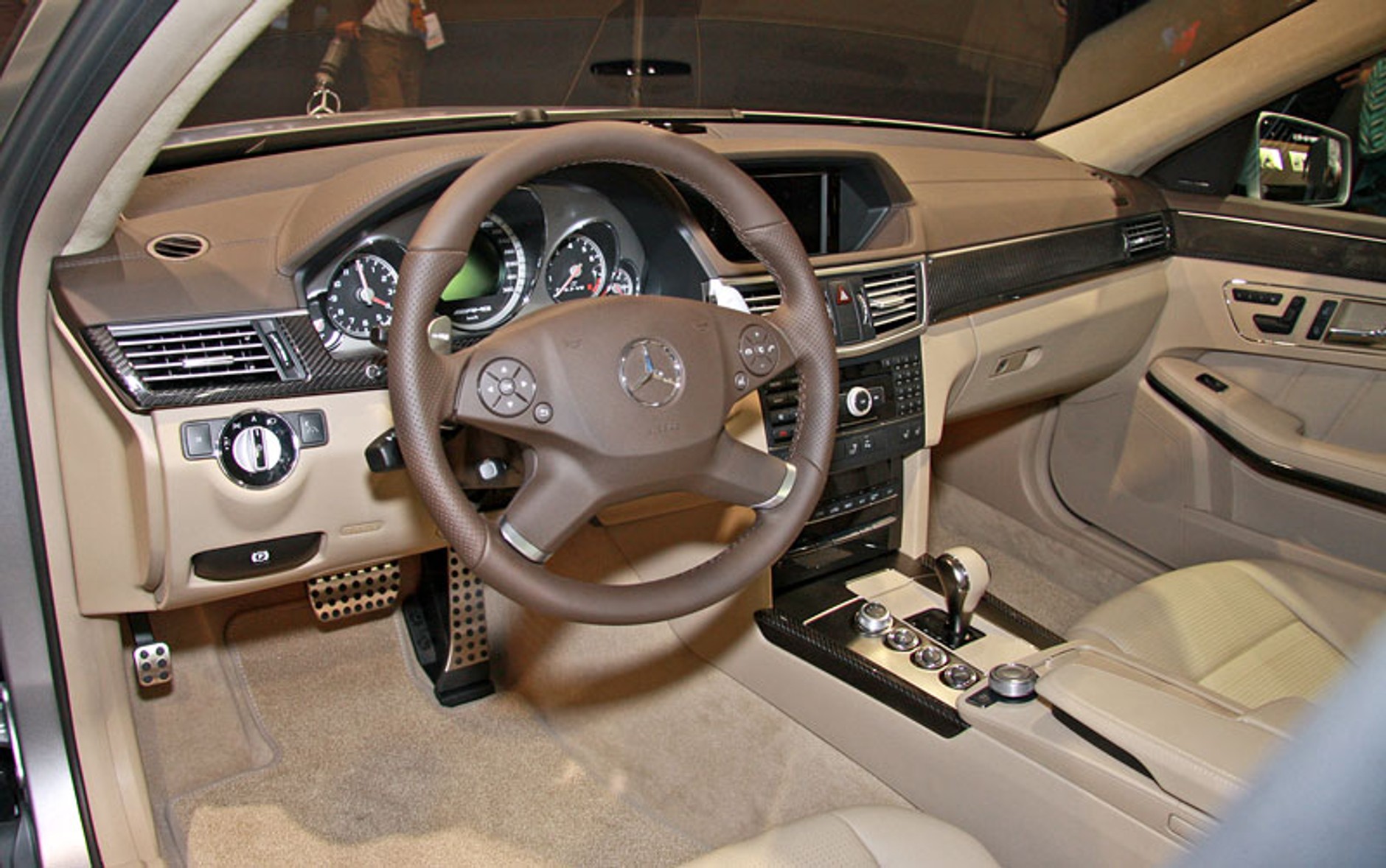 IAA Frankfurt 2009: Mercedes-Benz E 63 AMG T – pierwsze wrażenia, fotogaleria