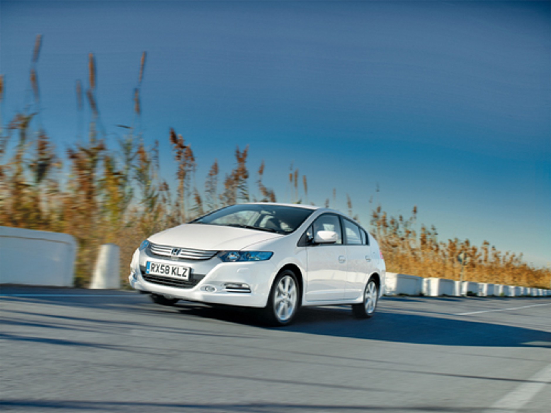 Toyota Prius kontra Honda Insight: Hybrydowe imperium szybko rośnie w siłę