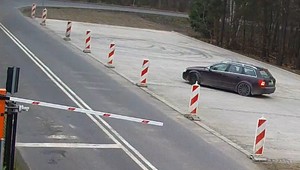Kierowca Audi kręcił "bączki" na nieoddanym parkingu. Szkody przewyższają wartość jego auta
