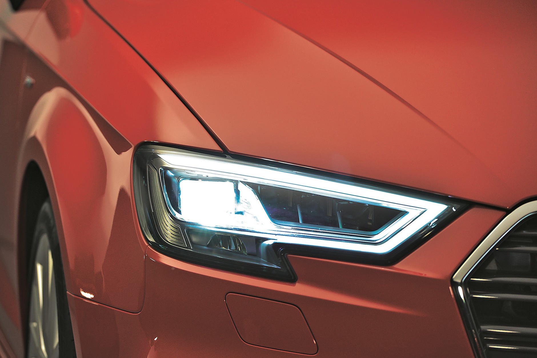 Ksenony? To już było, czas na LED-y