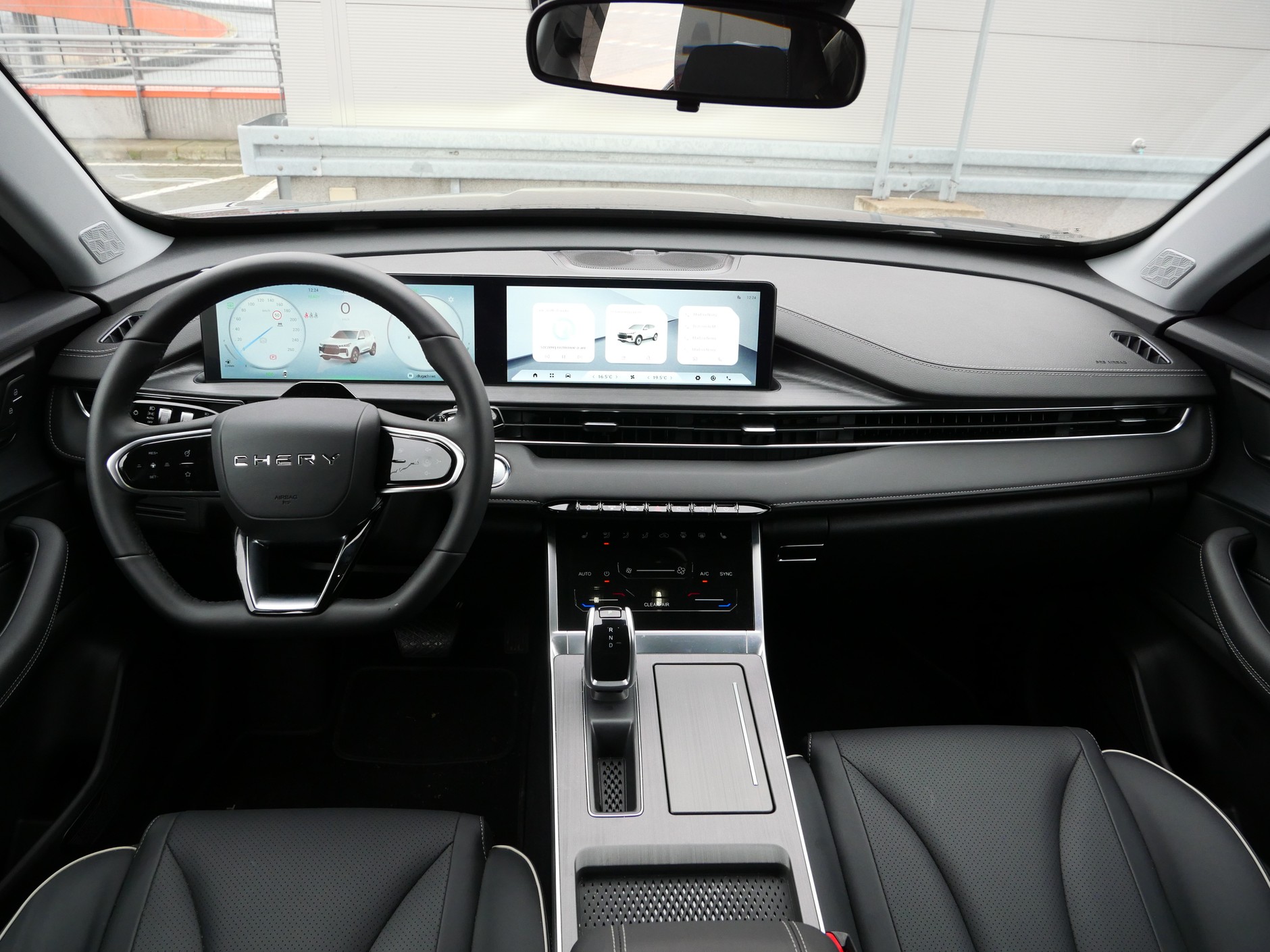 Chery Tiggo 4: wnętrze wygląda niczym z samochodu o klasę lub dwie wyżej. Jakość&nbsp;montażu nie budzi zastrzeżeń.