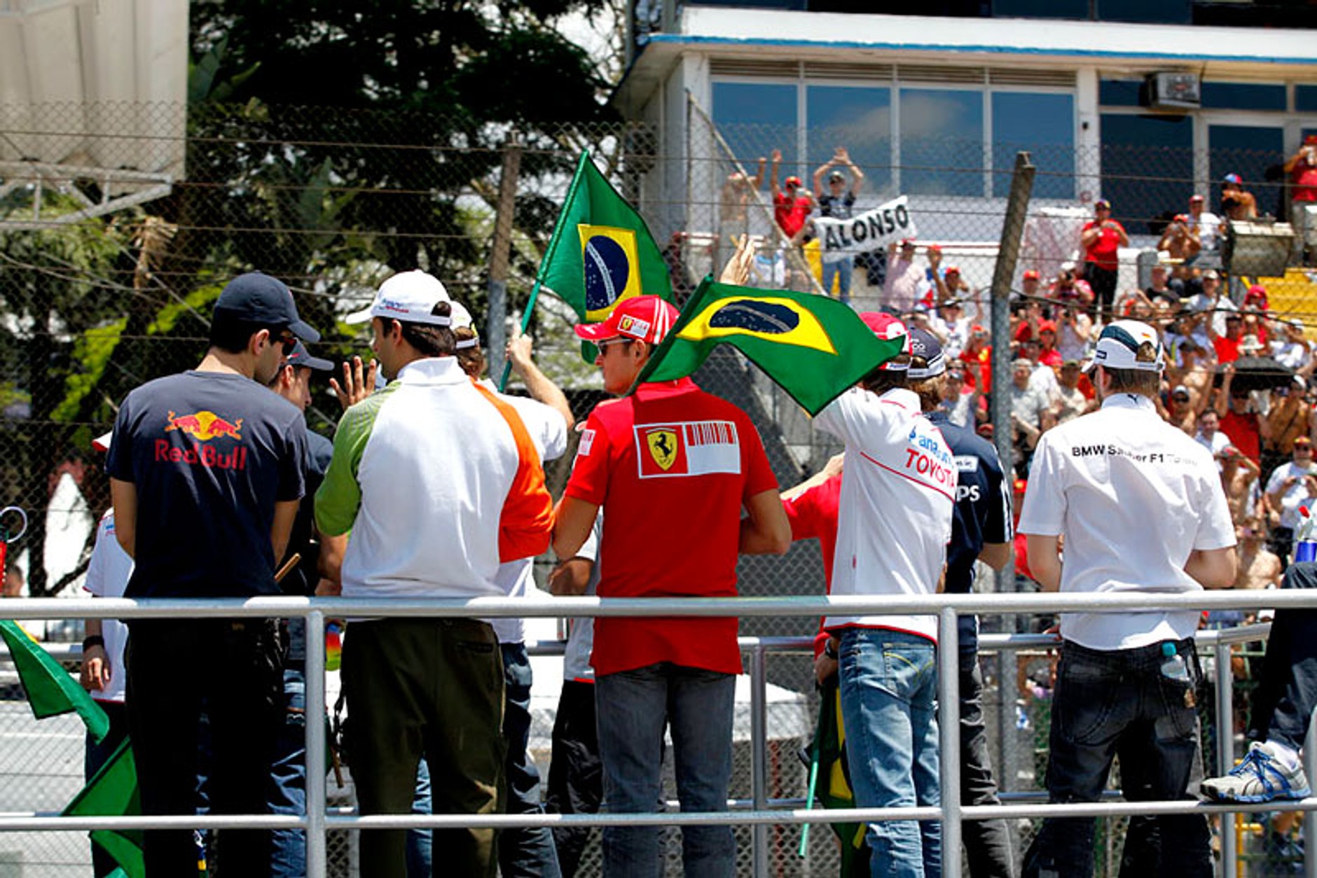 Grand Prix Brazylii 2009: Jenson Button mistrzem świata - fotogaleria Jiří Křenek