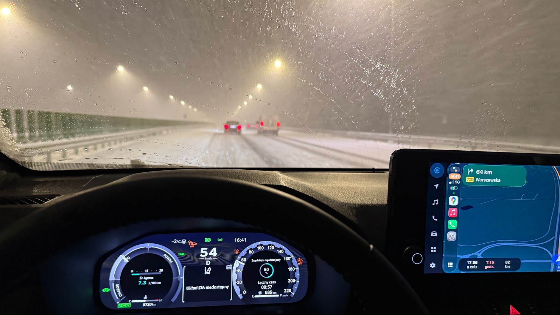 Auto może mieć kompletne wyposażenie, ale jeśli nie opłacimy abonamentu, to z niego nie skorzystamy.