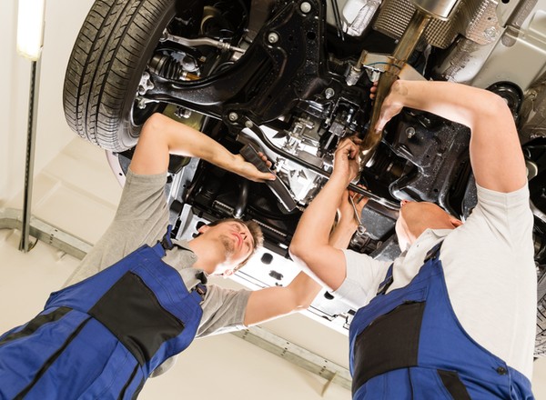 Ile zarabia się w branży automotive?