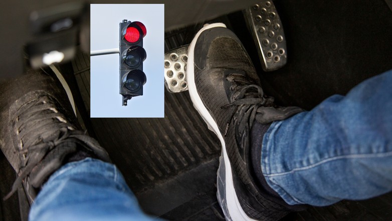 Zachowanie kierowcy na czerwonym świetle może mieć wpływ na żywotność sprzęgła w jego aucie 