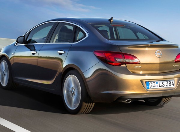 Opel Astra sedan: ceny i wyposażenie