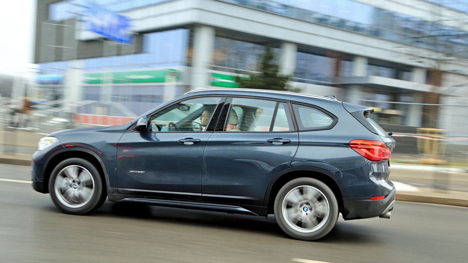 BMW X1 xDrive 25i - ma coś z vana