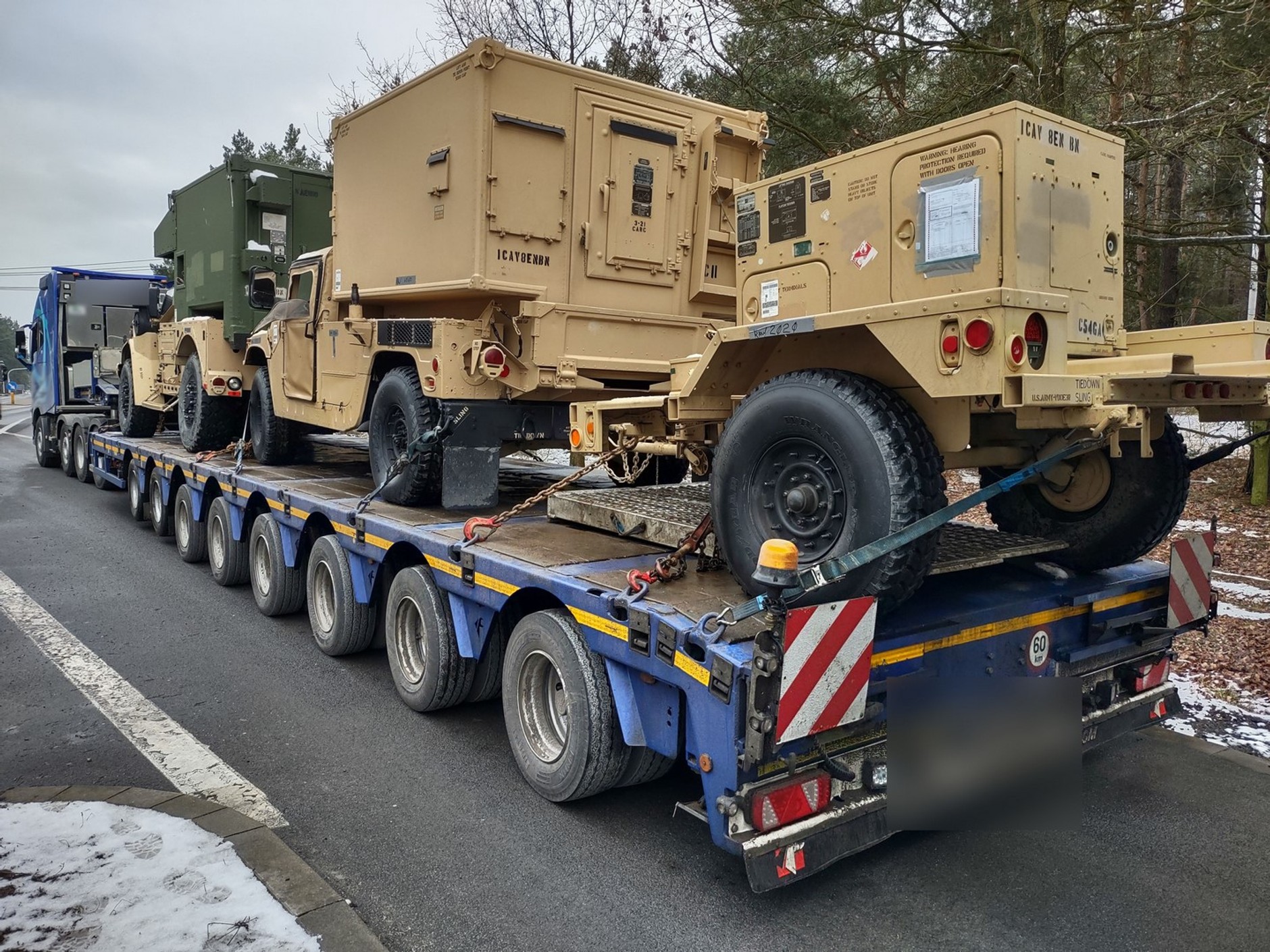 Zatrzymany transport pojazdów armii USA