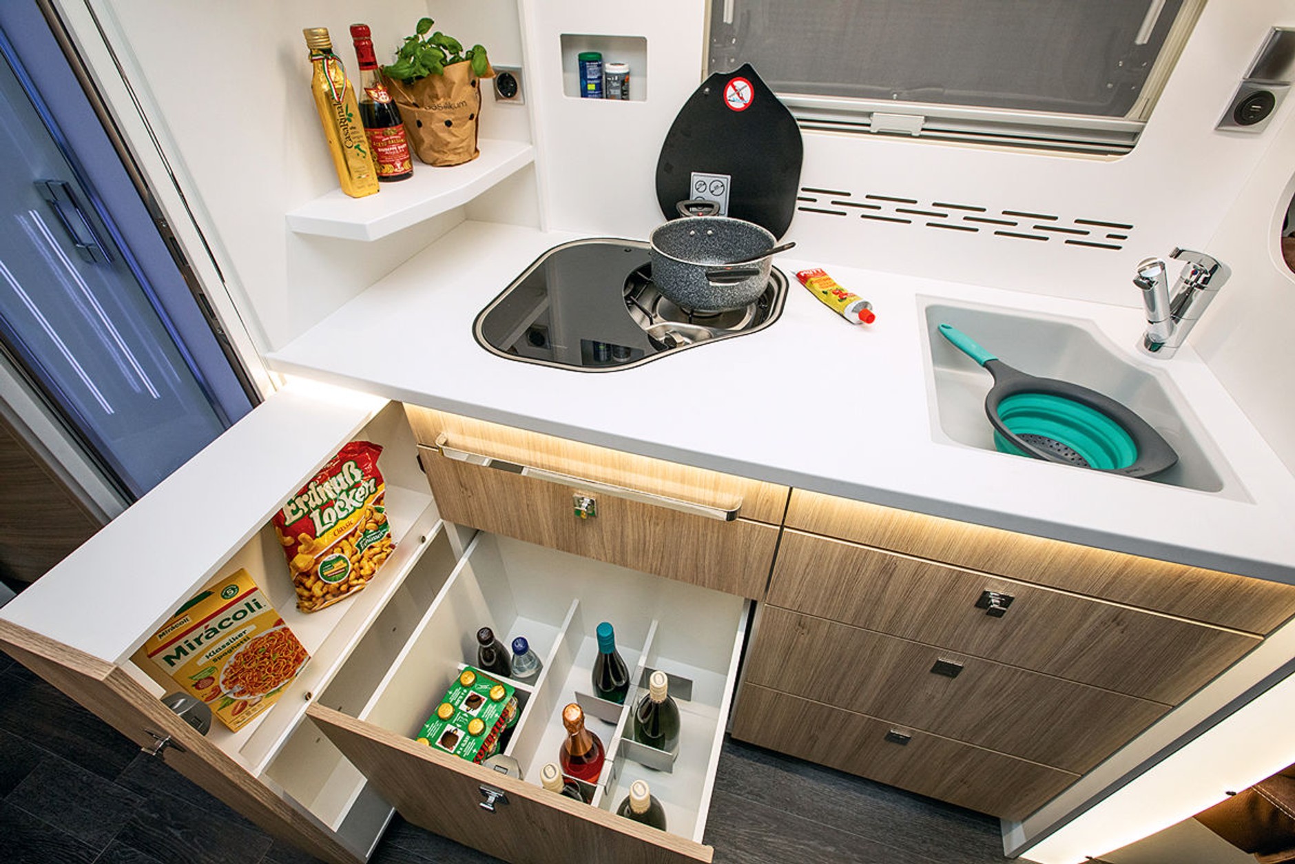 Frankia 1960 - 8 metrów i 5,5 tony luksusu na cały rok