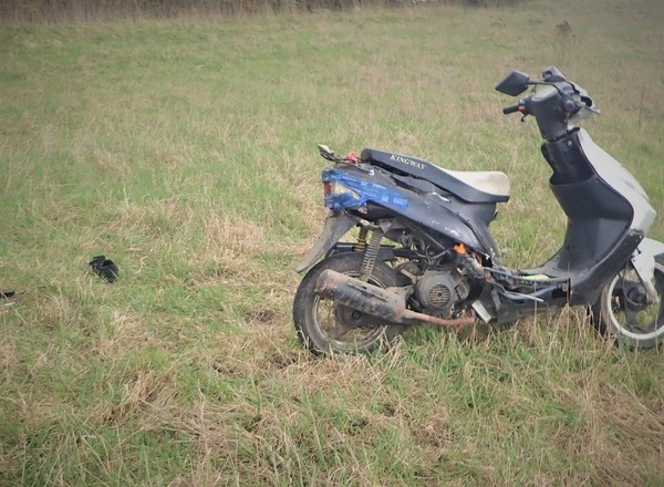 Policyjny pościg za wielokrotnym przestępcą. 35-latek uciekał... skuterem