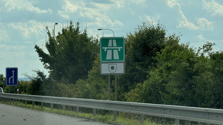 Znak oznaczający rozpoczęcie się obowiązywanie winiety