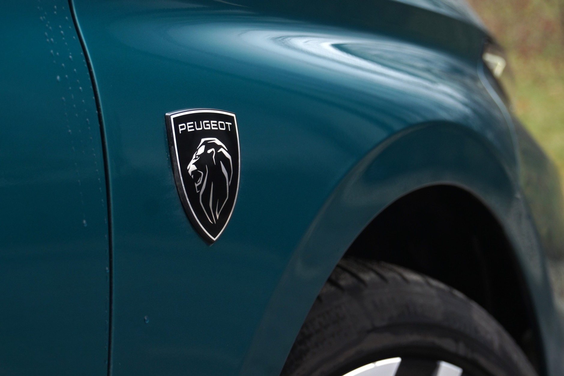 Peugeot 308 1.2 Hybrid 145 KM