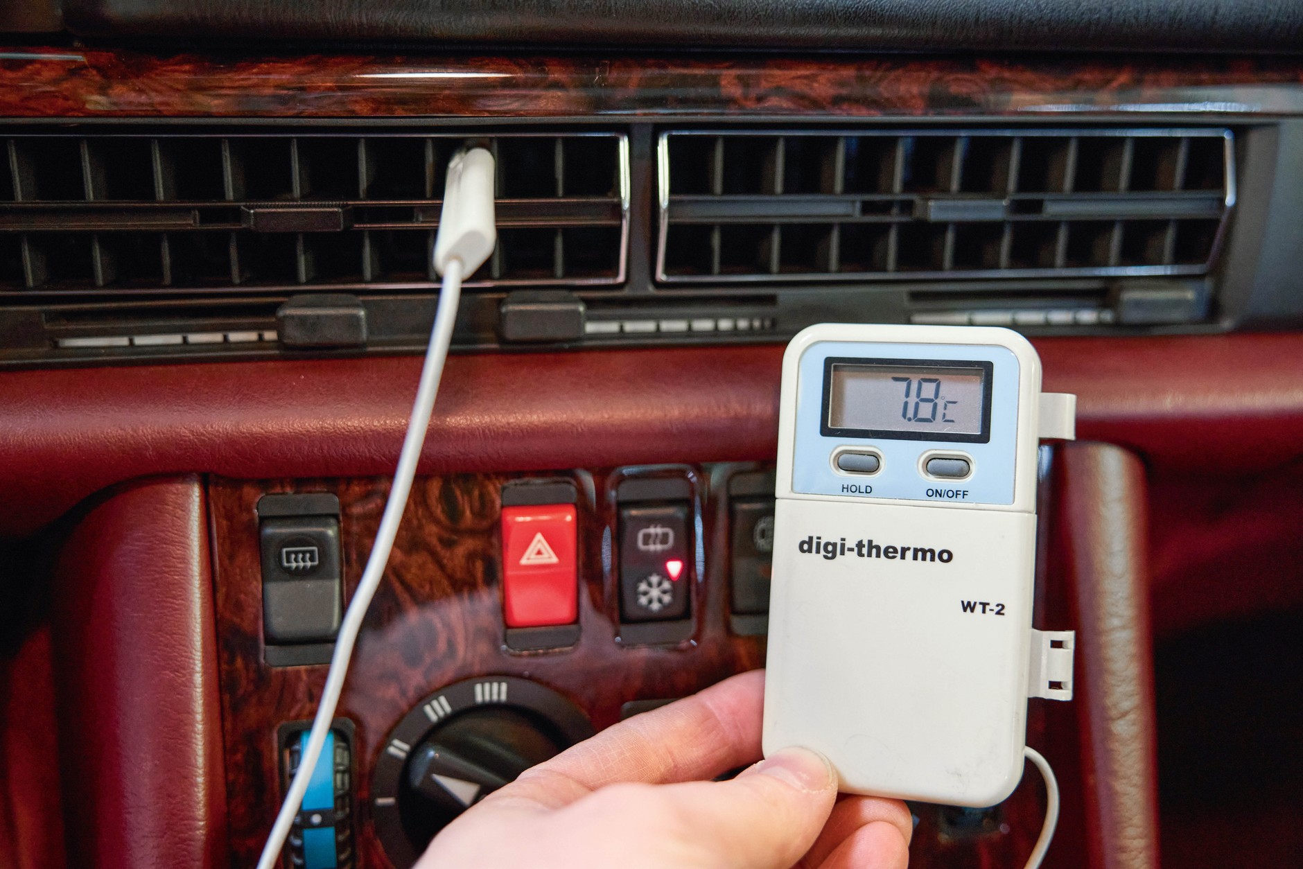 Serwis klimatyzacji w starszym aucie. Jak to zrobić, aby było dobrze?