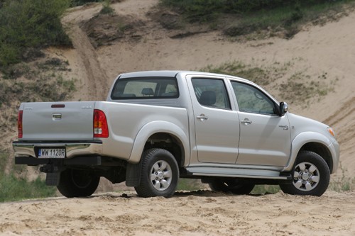SsangYong Actyon Sports, Toyota Hilux, Mitsubishi L200, Nissan Navara - Który los okaże się szczęśliwy?