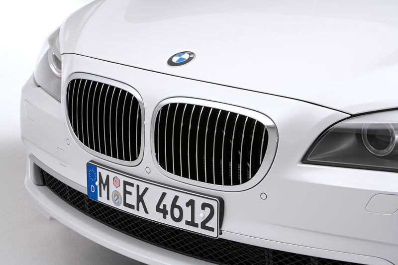 BMW 760i – nowy silnik 6,0 V12 i 8-biegowy automat