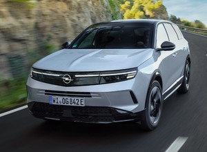 Nowy Grandland to flagowy model Opla. Jeździłem wersją 1.6 Plug-in Hybrid