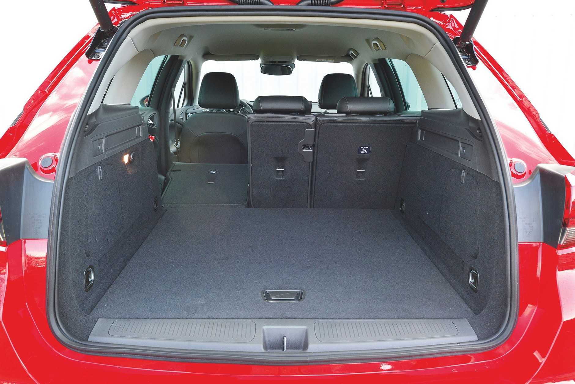 Uwodziciele rodzin - Kia cee'd SW, Opel Astra Sports Tourer, Peugeot 308 SW i Seat Leon ST