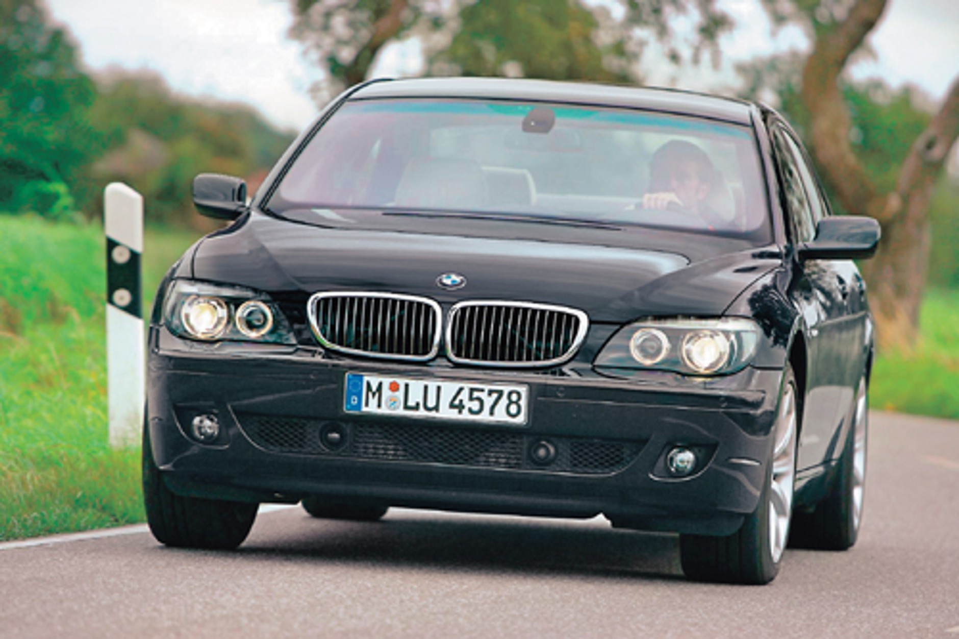 Audi A8, Mercedes klasy S, BMW 7 kontra Lexus LS 600h - Z widokiem na sukces