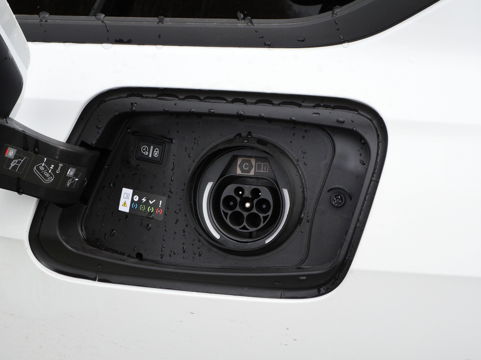 Opel Astra Sports Tourer GSe plug-in hybrid 225 KM