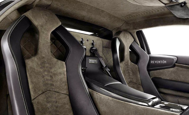 Lamborghini Reventon kontra Tornado: wyścig dla kamer telewizyjnych