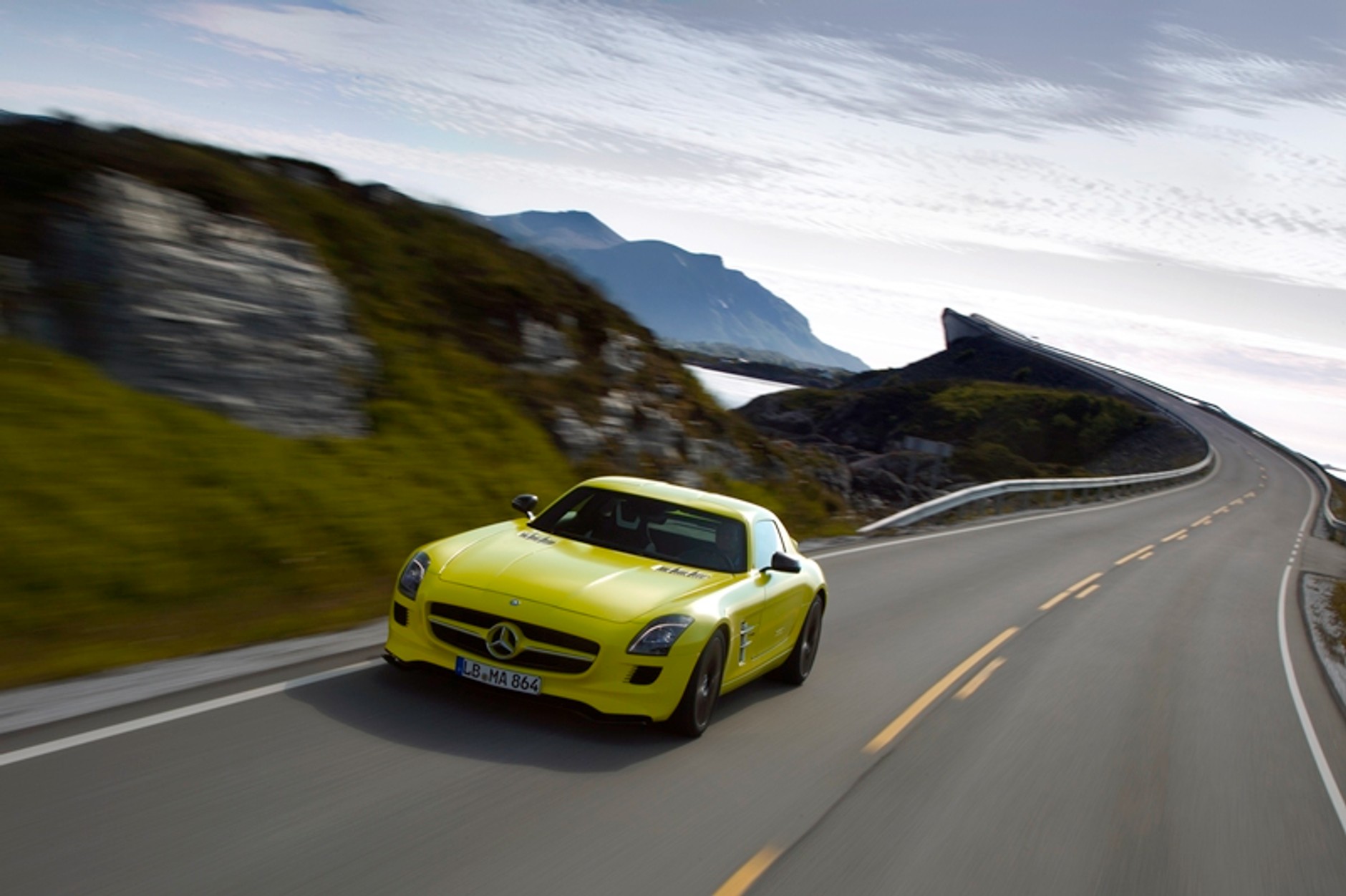 Mercedes SLS AMG E-Cell – z e-pięknem trzeba obcować