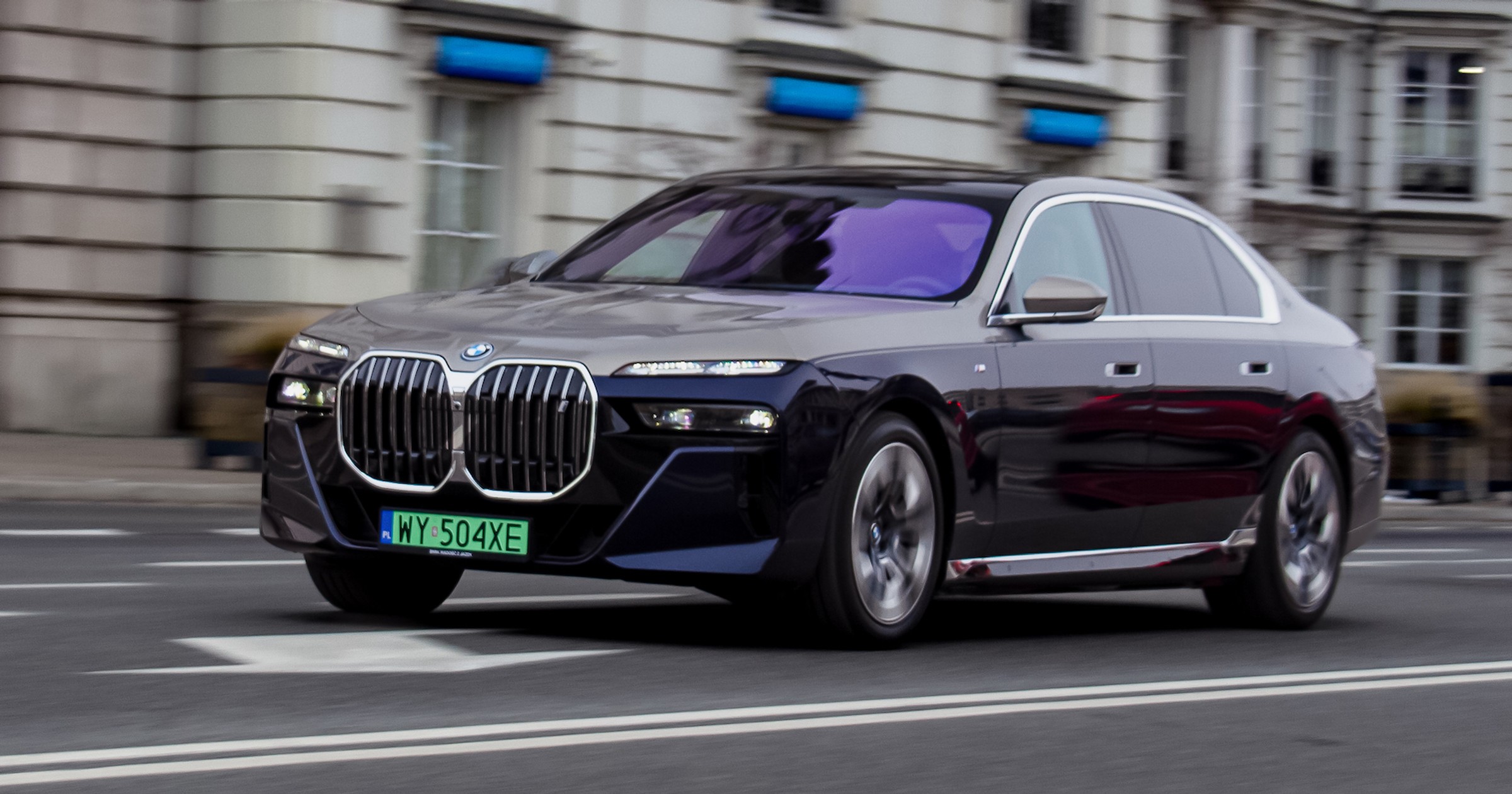 BMW i7