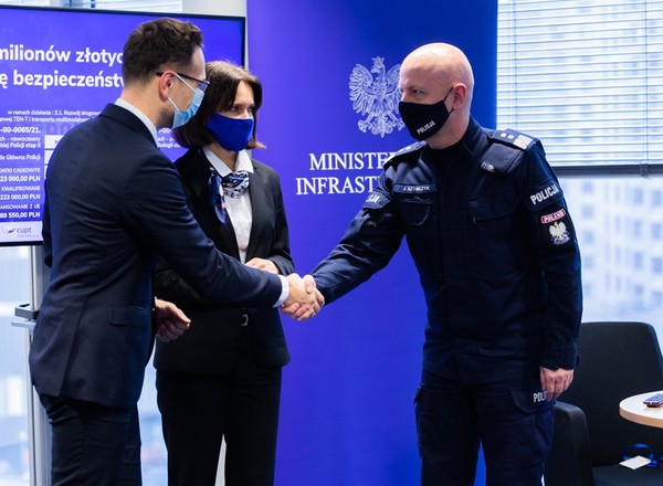 Policja dostanie nowe radiowozy, dzięki funduszom Unii Europejskiej