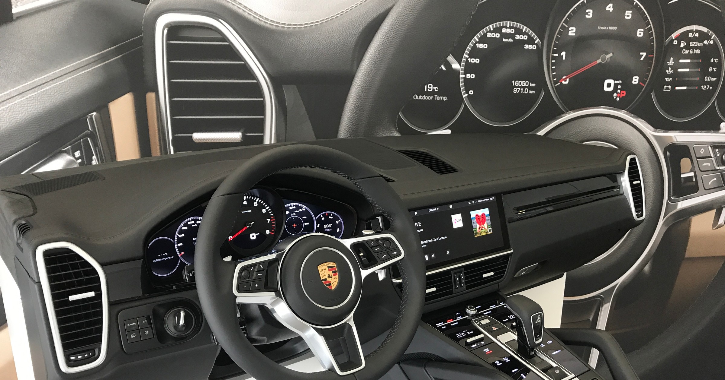 Domową automatykę będzie można kontrolować poprzez nowy system multimedialny PCM w desce rozdzielczej Porsche