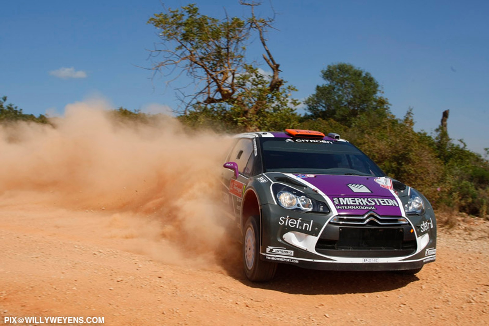 Rajd Portugalii 2011: złoty Ogier, dublet Citroena (3. etap, wyniki)